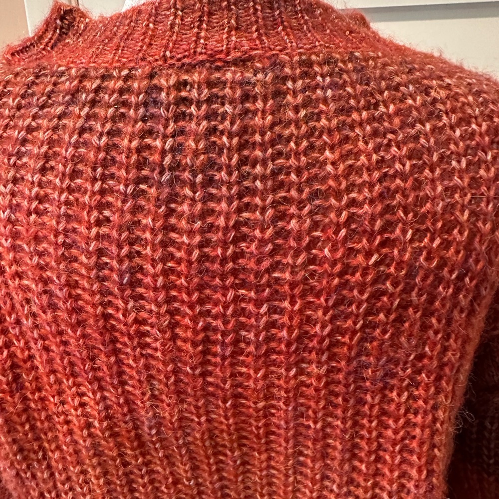 Lili Sidonio side S coral-pink cable knit crew neck sweater. Like new! - Picture 5 of 10